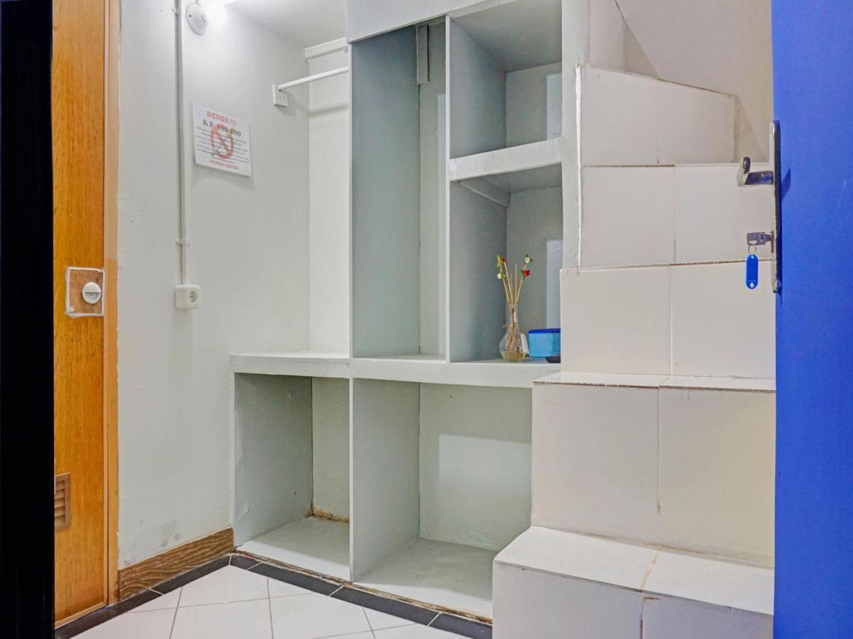 Cosmo Tanjung Duren Mitra Reddoorz جاكرتا المظهر الخارجي الصورة