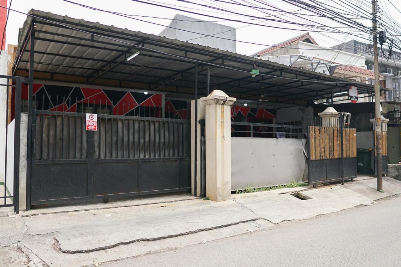 Cosmo Tanjung Duren Mitra Reddoorz جاكرتا المظهر الخارجي الصورة
